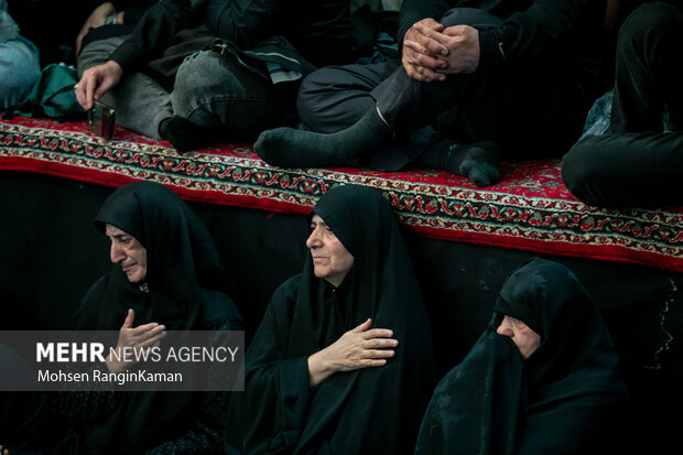 مراسم عزاداری روز شهادت حضرت زهرا (س) در حسینیه سادات اخوی