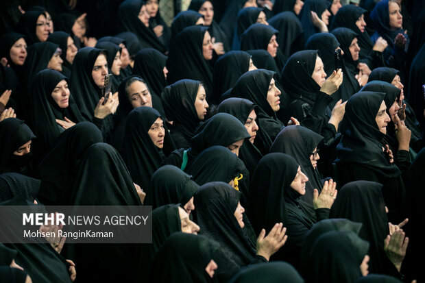 مراسم عزاداری روز شهادت حضرت زهرا (س) در حسینیه سادات اخوی