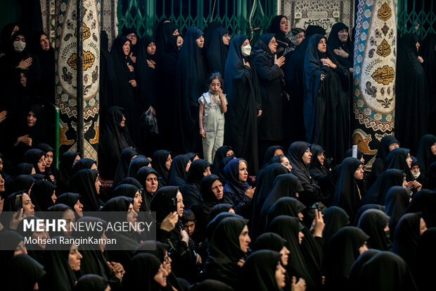 مراسم عزاداری روز شهادت حضرت زهرا (س) در حسینیه سادات اخوی