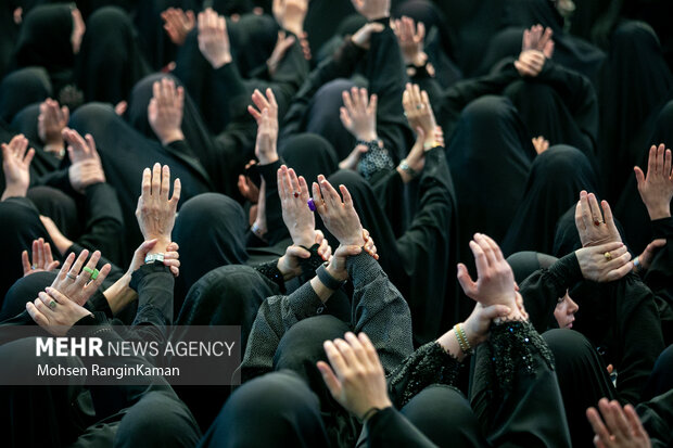 مراسم عزاداری روز شهادت حضرت زهرا (س) در حسینیه سادات اخوی