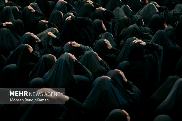 مراسم عزاداری روز شهادت حضرت زهرا (س) در حسینیه سادات اخوی