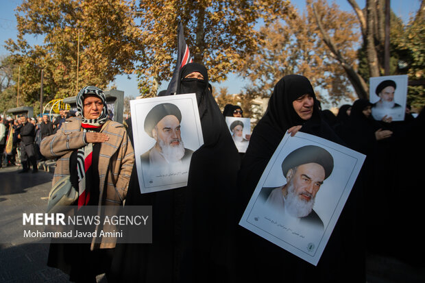 تشییع پیکر شهدای گمنام دفاع مقدس در قزوین