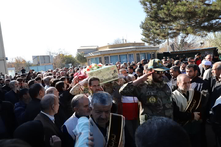 پیکر مطهر شهید گمنام در صداوسیمای استان زنجان تشییع و تدفین شد