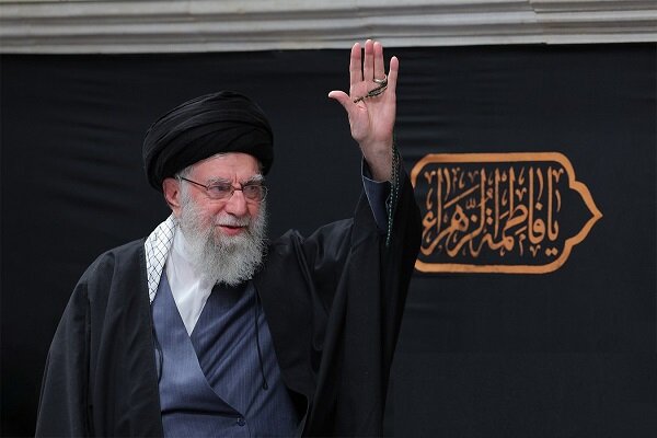 Leader attends Lady Fatima (SA) mourning ceremony