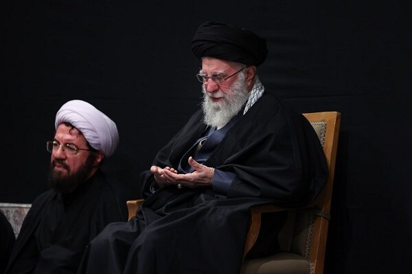 چهارمین شب عزاداری شهادت حضرت زهرا(س) با حضور رهبر انقلاب برگزار شد