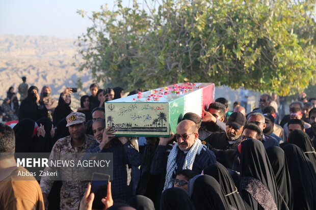 تشییع و تدفین شهید گمنام در میناب
