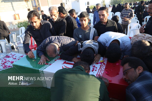 تشییع و تدفین شهید گمنام در میناب