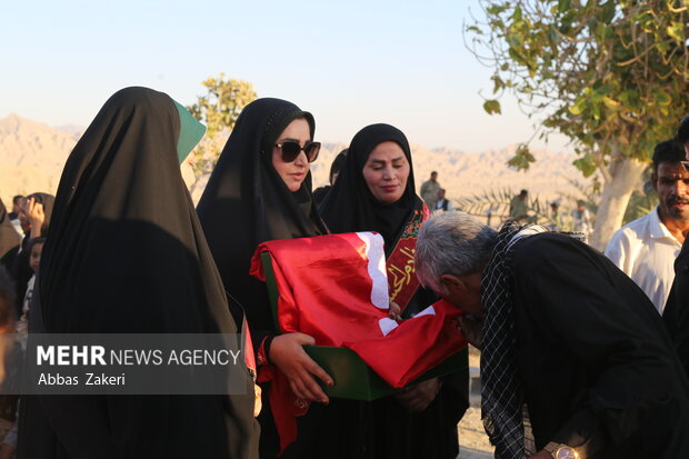 تشییع و تدفین شهید گمنام در میناب