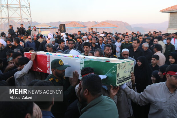 تشییع و تدفین شهید گمنام در میناب