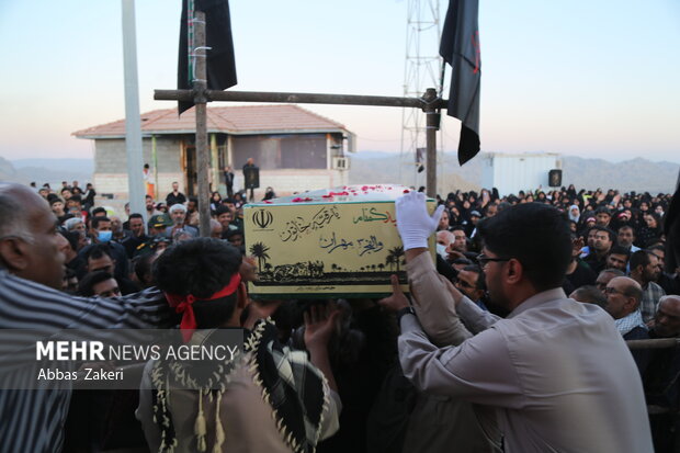 تشییع و تدفین شهید گمنام در میناب