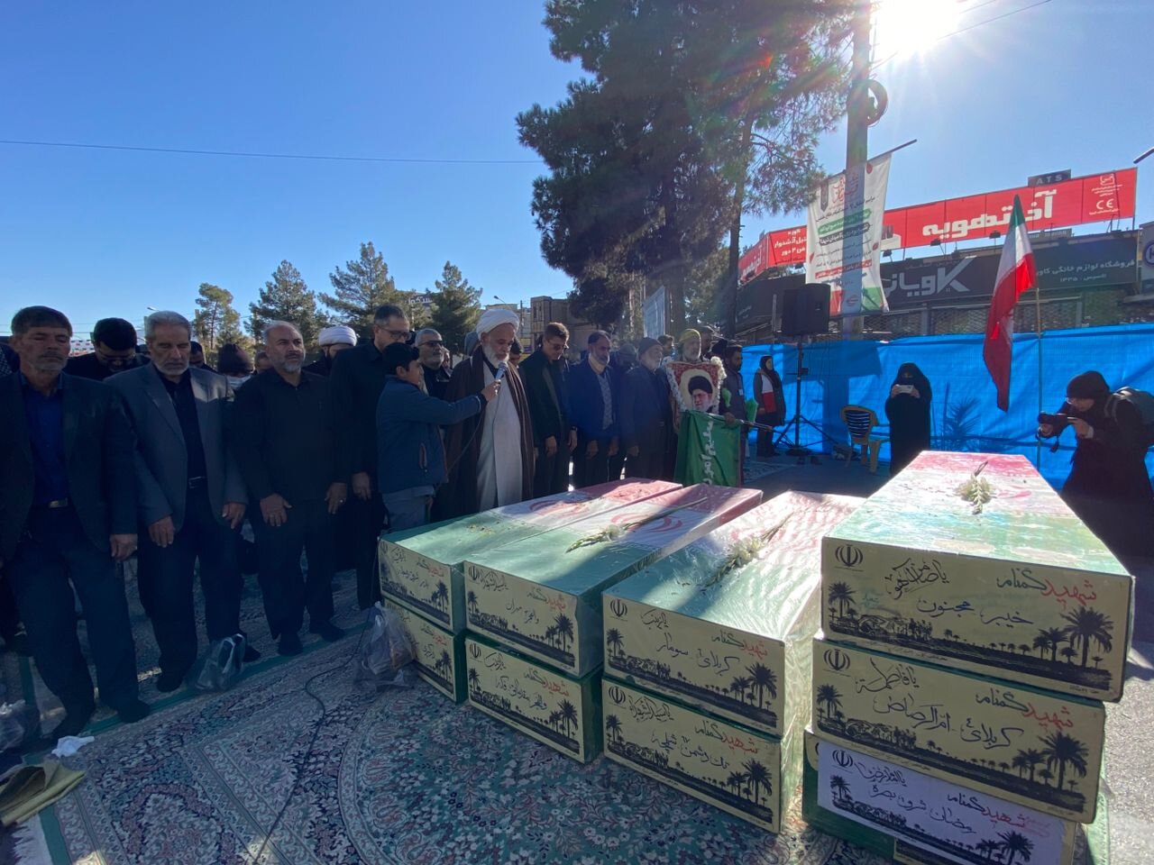 آغاز مراسم تشییع و تدفین ۹ شهید گمنام دفاع مقدس در کرمان