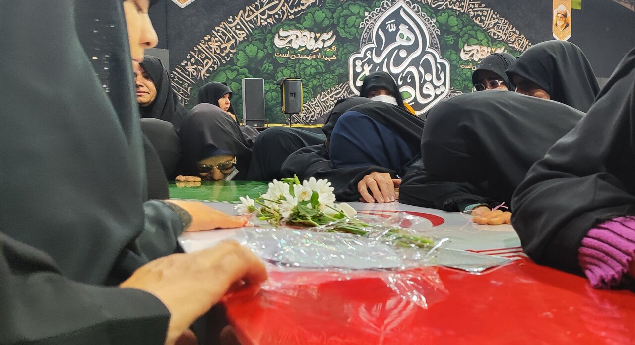 پیکر شهدای گمنام بر شانه‌های مردم تبریز