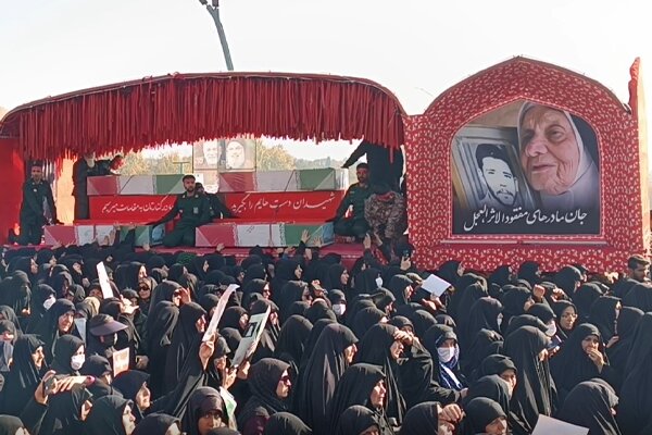 بدرقه شهدای گمنام توسط مادران اصفهانی در روز شهادت حضرت زهرا(س)