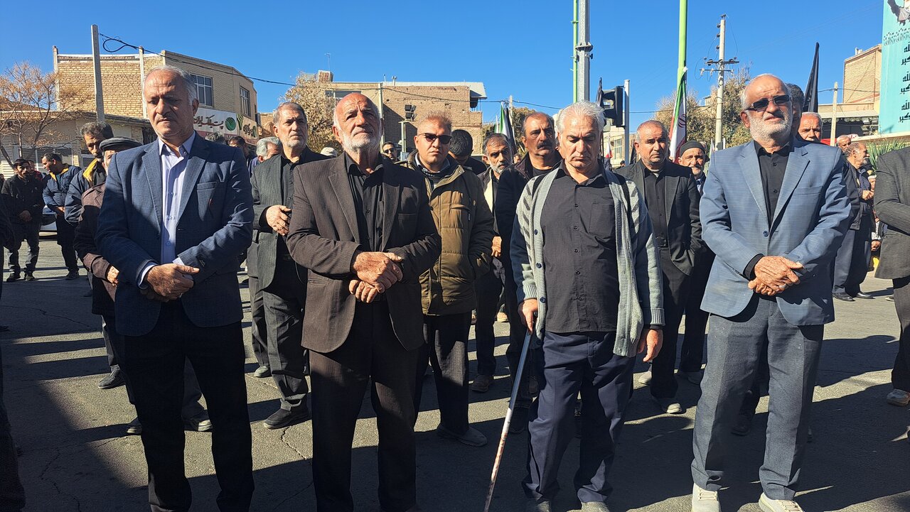 دلدادگی فاطمیون اردستان؛ اجتماع بزرگ سوگ در میدان امام خمینی (ره)