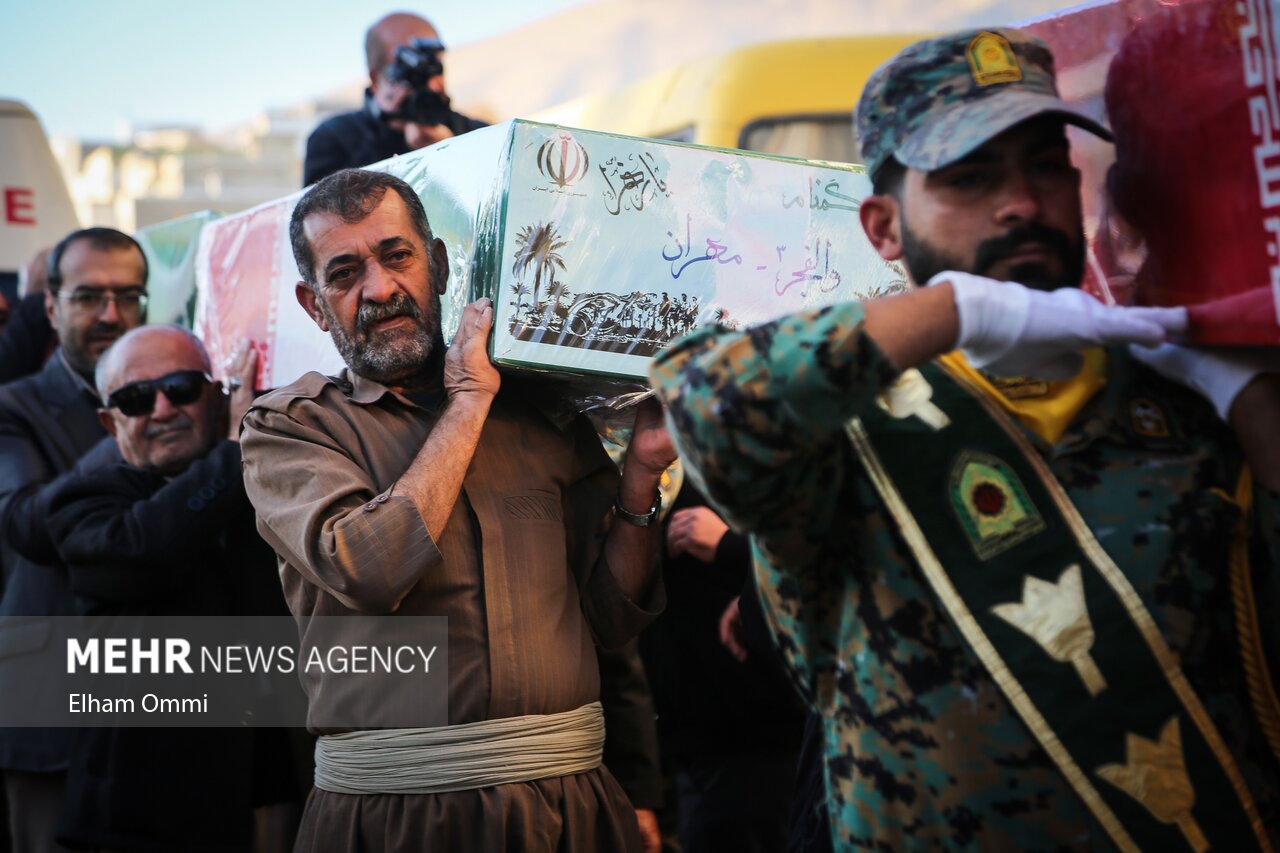 تشییع پیکر مطهر سه شهید گمنام در سنندج