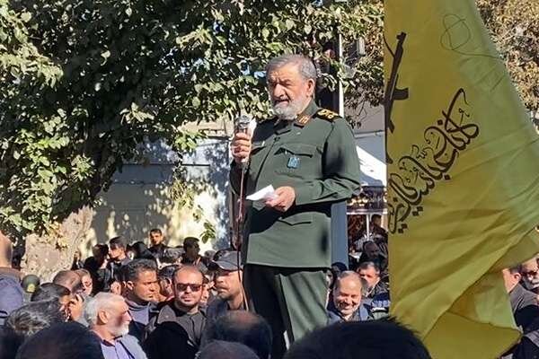 رضایی: حزب الله در خویشتنداری خود برابر حملات اسرائیل تجدید نظر کند