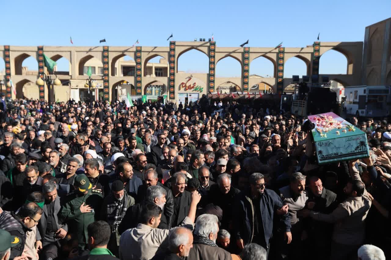 تشییع باشکوه پیکر ۵ شهید گمنام در یزد