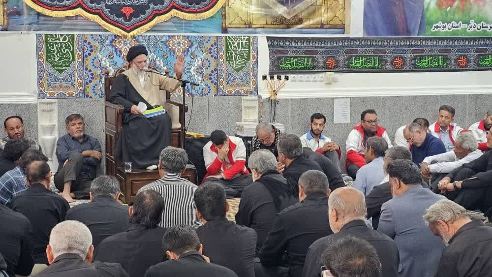 امام جمعه دیر: دشمن با هجمه به حجاب  کانون خانواده را هدف گرفته است