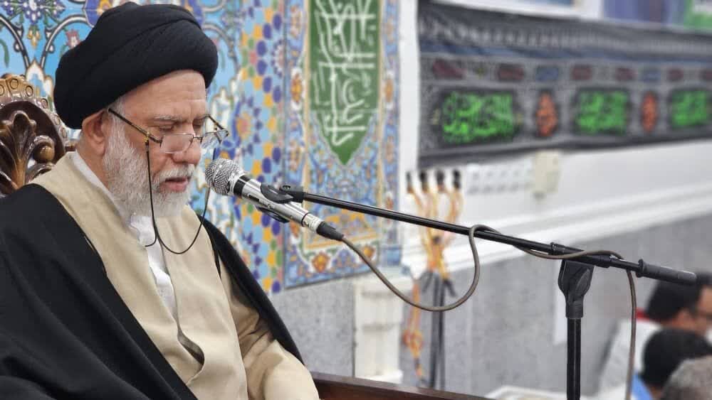 امام جمعه دیر: دشمن با هجمه به حجاب  کانون خانواده را هدف گرفته است