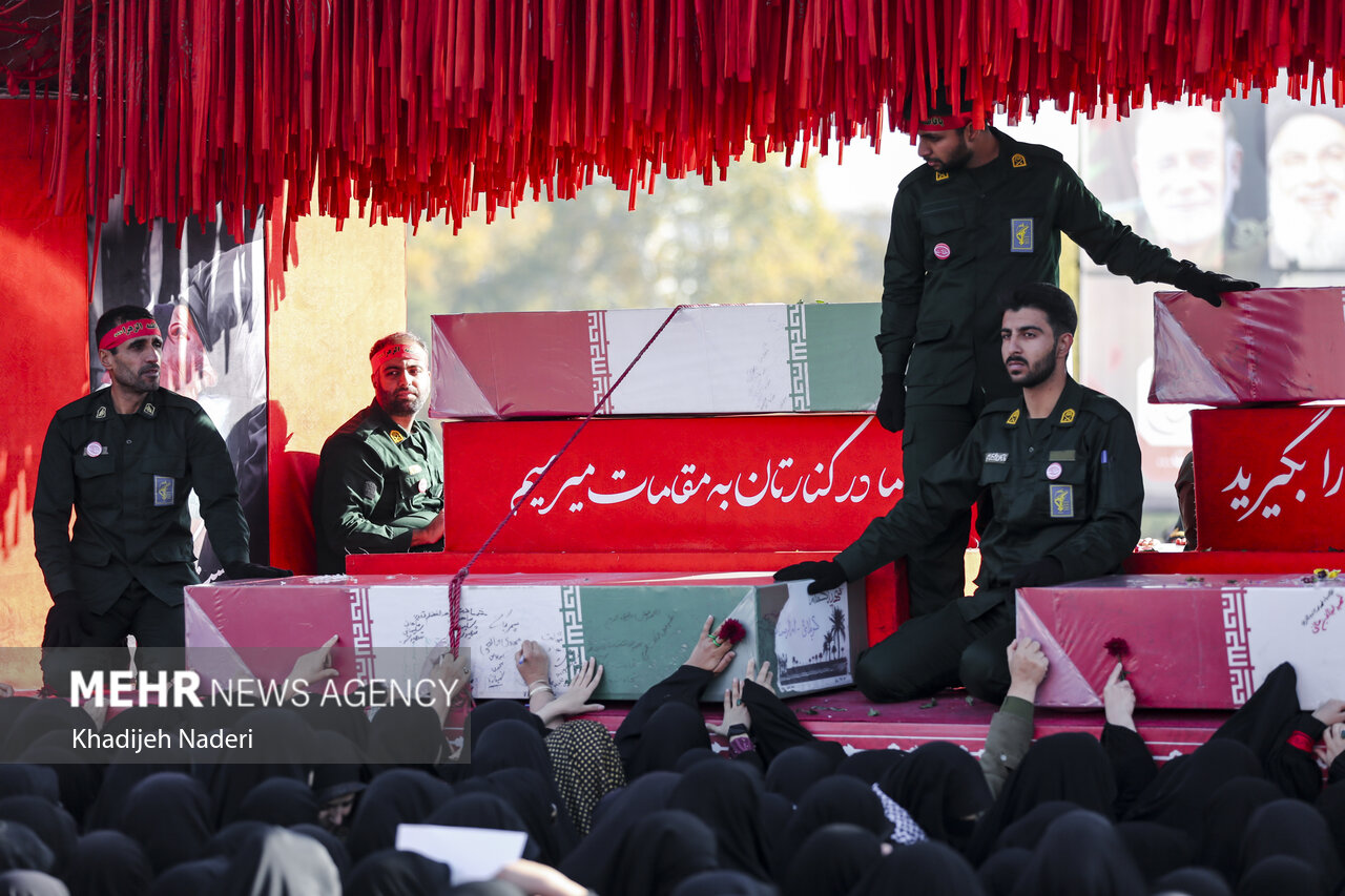 اشک بر مادر سادات، سلام بر بینامهای آشنا
