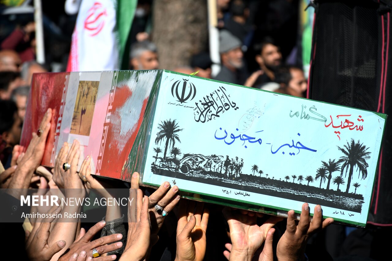 تشییع پیکر پاک ۶ شهید گمنام در بیرجند