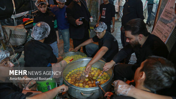 تشییع نمادین حضرت زهرا در ورامین برگزار شدد