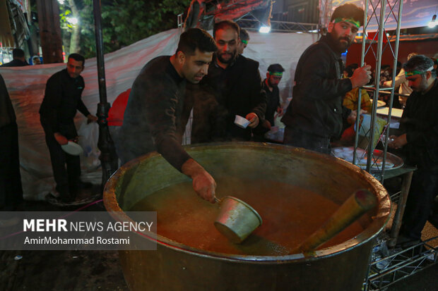 تشییع نمادین حضرت زهرا در ورامین برگزار شدد