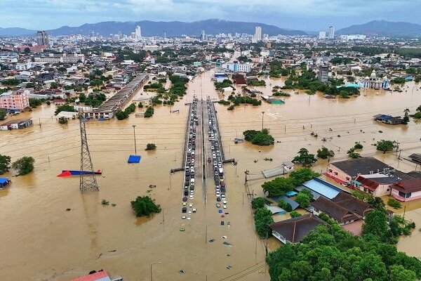 Thailand to airlift flood-hit people as death rises to 13