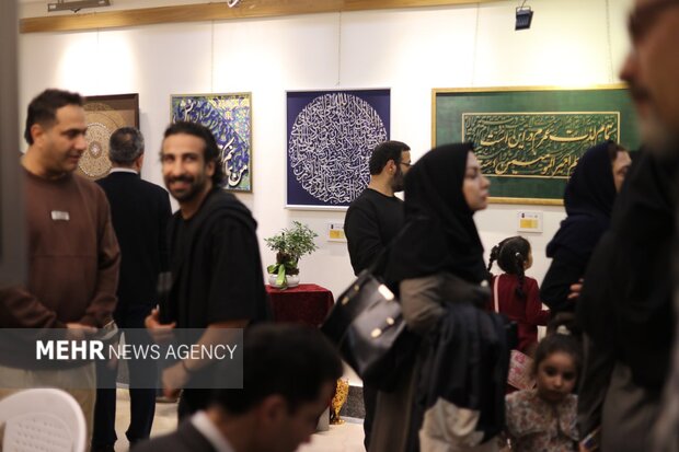 نمایشگاه هنرمندان خانه خورشید در رشت افتتاح شد