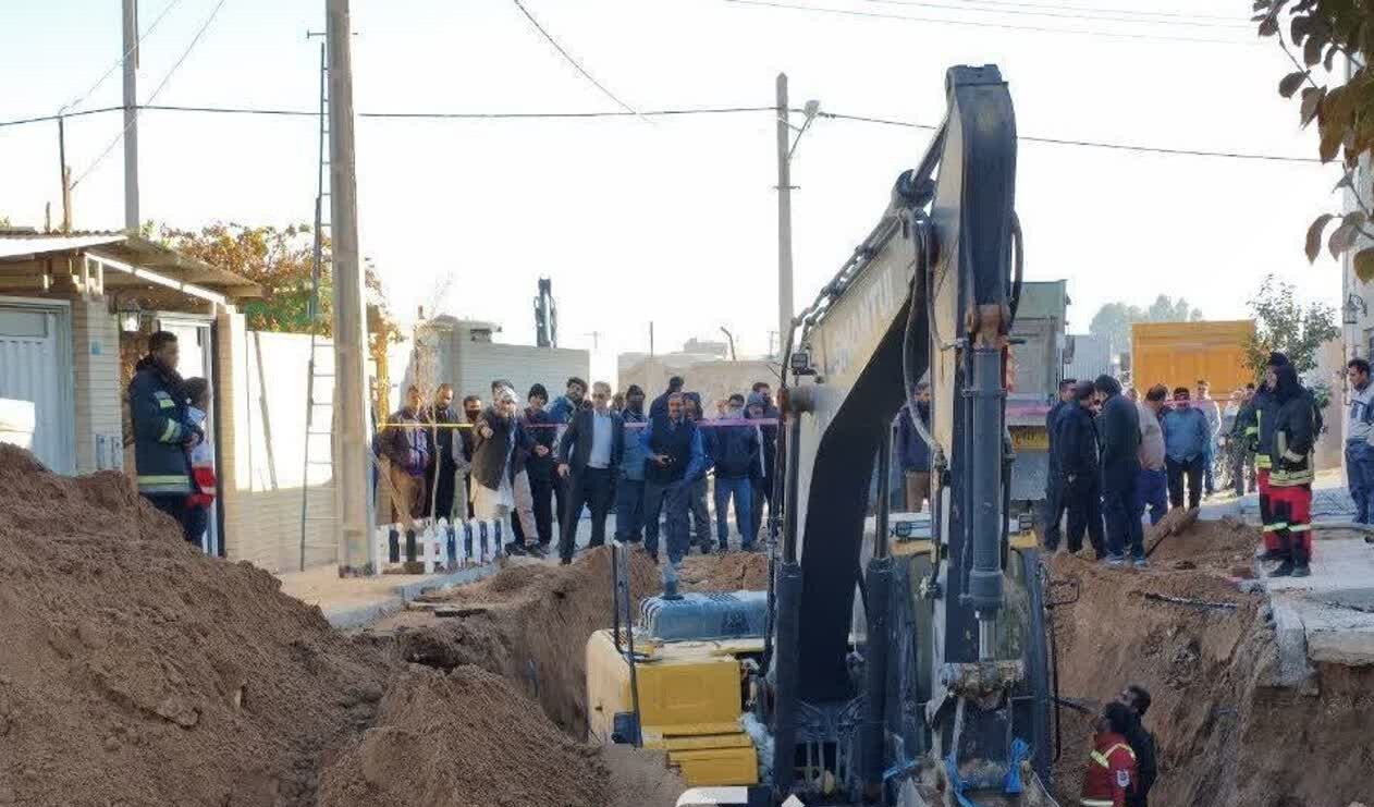 ریزش چاه و عملیات نجات مقنی در اکرم‌آباد یزد