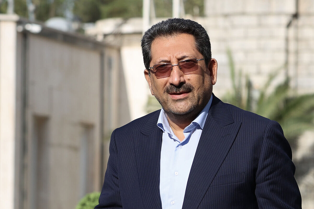 Iranski minister za industrijo odpotoval v Istanbul na vrh ECO