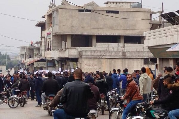 تظاهرات گسترده در شهرهای مختلف سوریه و تیراندازی نیروهای جولانی+فیلم