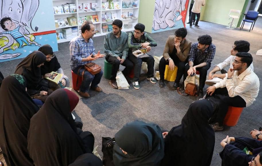 باشگاه شعر قاف در جست‌وجوی کوشش و جوشش