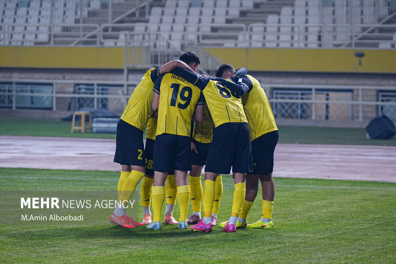 سپاهان منتظر لغزش سرخابیها/ فولاد به دنبال خروج از منطقه سقوط سپاهان منتظر لغزش سرخابیها/ فولاد به دنبال خروج از منطقه سقوط