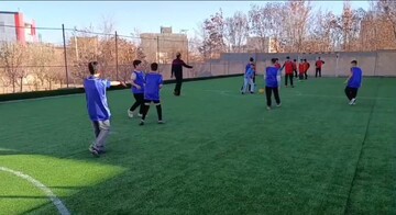 چمن مصنوعی مدرسه رستگاران دهگلان به بهره‌برداری رسید