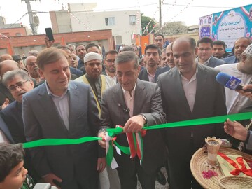 معاون رئیس جمهور یک مدرسه در عسلویه افتتاح کرد