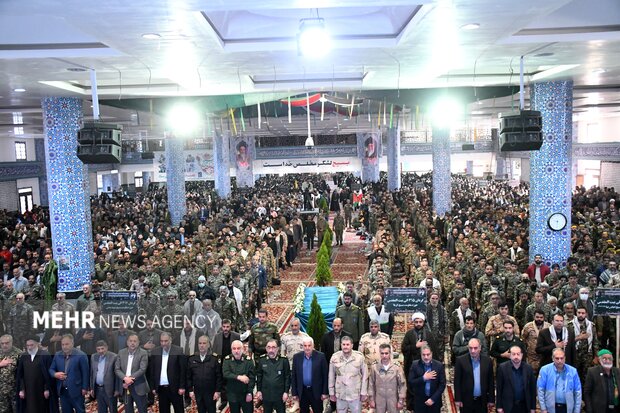 اجتماع بسیجیان به مناسبت ۵ آذر