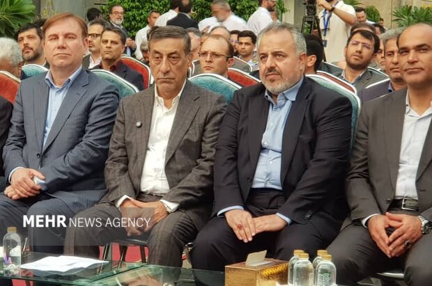 معاون رئیس جمهور یک طرح پتروشیمی را در عسلویه افتتاح کرد