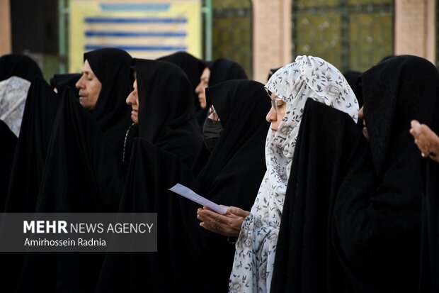 اقامه نماز طلب باران در بیرجند