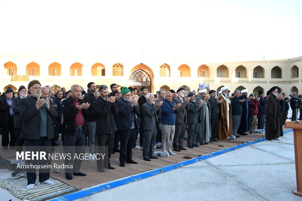 اقامه نماز طلب باران در بیرجند