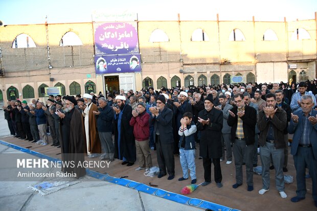 اقامه نماز طلب باران در بیرجند