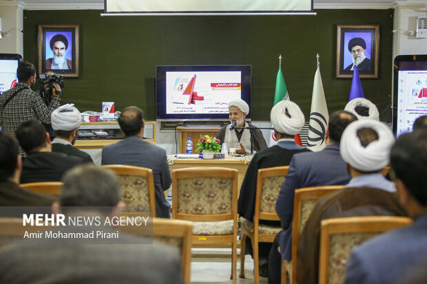 رونمایی از «شاخص‌های انقلابی‌گری در اندیشه امام خامنه‌ای و سیره شهدای شاخص انقلاب اسلامی»