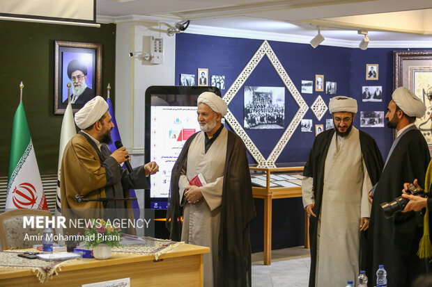 رونمایی از «شاخص‌های انقلابی‌گری در اندیشه امام خامنه‌ای و سیره شهدای شاخص انقلاب اسلامی»