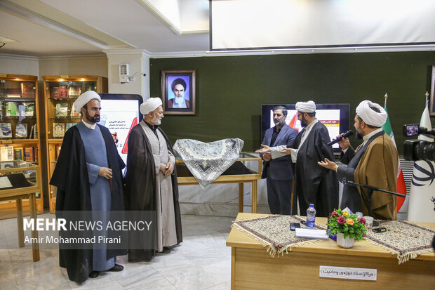 رونمایی از «شاخص‌های انقلابی‌گری در اندیشه امام خامنه‌ای و سیره شهدای شاخص انقلاب اسلامی»