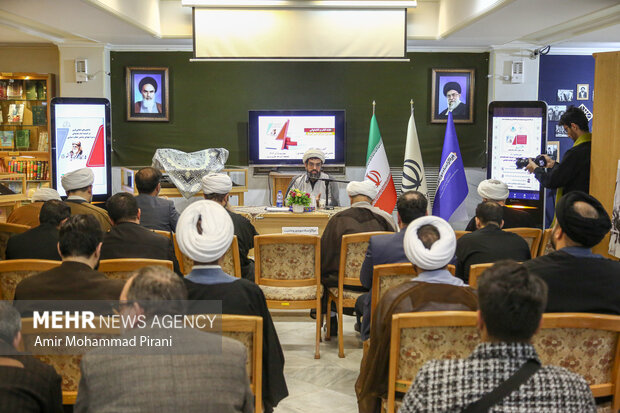 رونمایی از «شاخص‌های انقلابی‌گری در اندیشه امام خامنه‌ای و سیره شهدای شاخص انقلاب اسلامی»