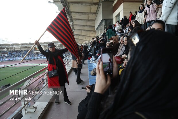 حضور بانوان در ورزشگاه امام رضا(ع)