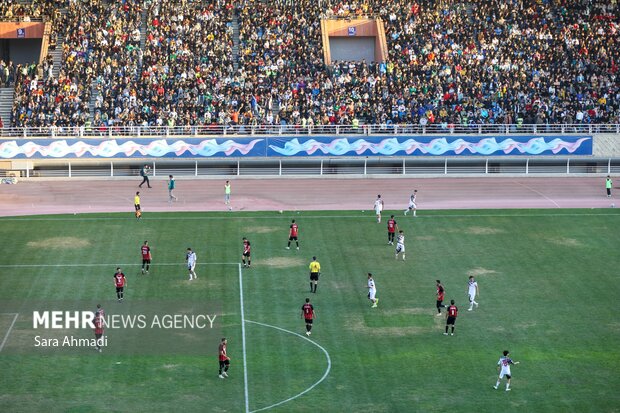 حضور بانوان در ورزشگاه امام رضا(ع)