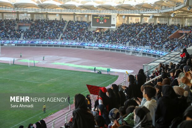 حضور بانوان در ورزشگاه امام رضا(ع)