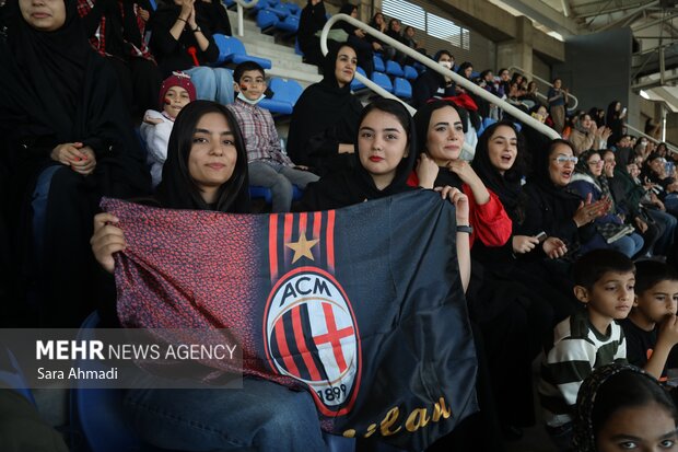 حضور بانوان در ورزشگاه امام رضا(ع)