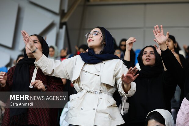 حضور بانوان در ورزشگاه امام رضا(ع)